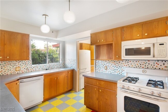 Building Photo - 1608 Houssels Ave