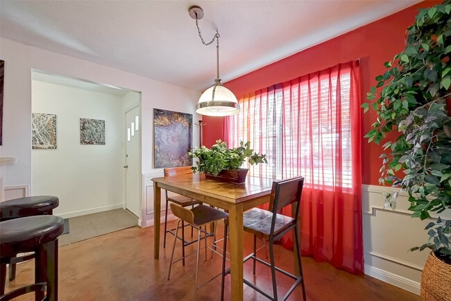 Building Photo - 6018 Berendo St