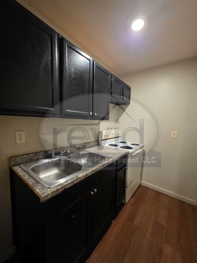 Building Photo - Move In Special! Half off First Months Rent!