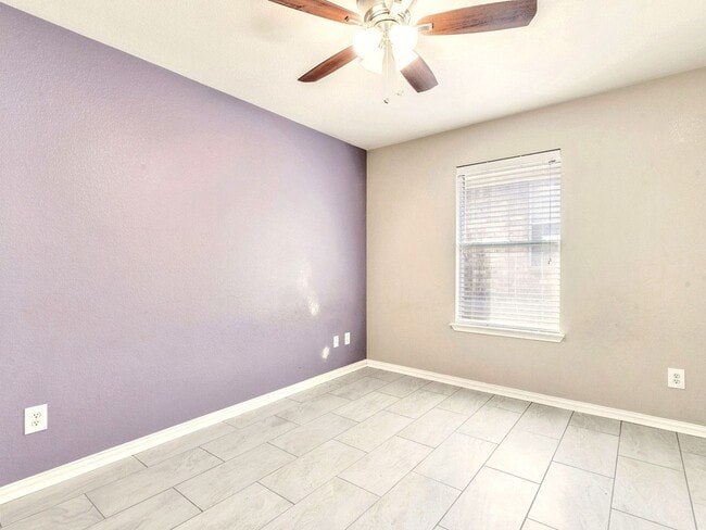 Building Photo - Comfortable 3BR / 2BA Home with Fireplace, Natural Light & Private Backyard