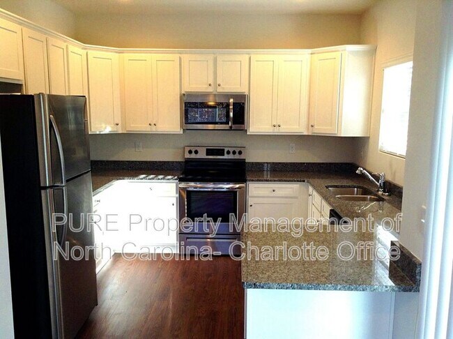 Building Photo - 613 Oak Forest Lane
