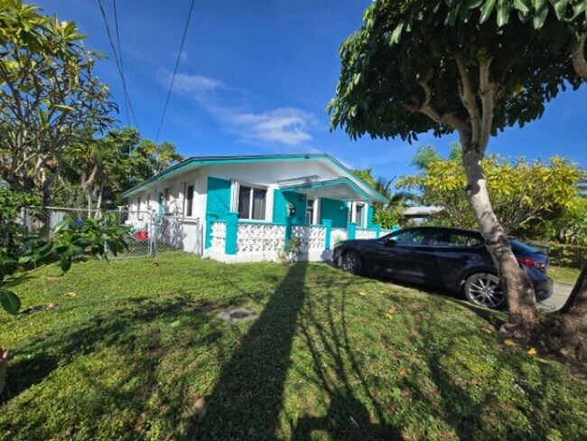 Building Photo - Comfortable Oakland Park Living - 3BR with Outdoor Space