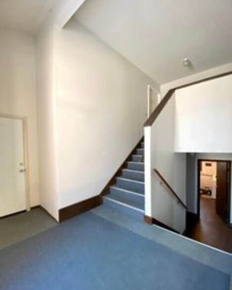 Building Photo - 1207 4th Ave