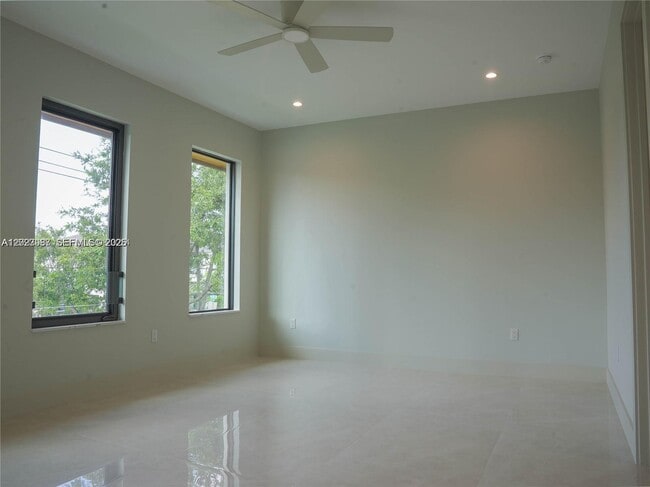 Building Photo - 8410 SW 65th Ave