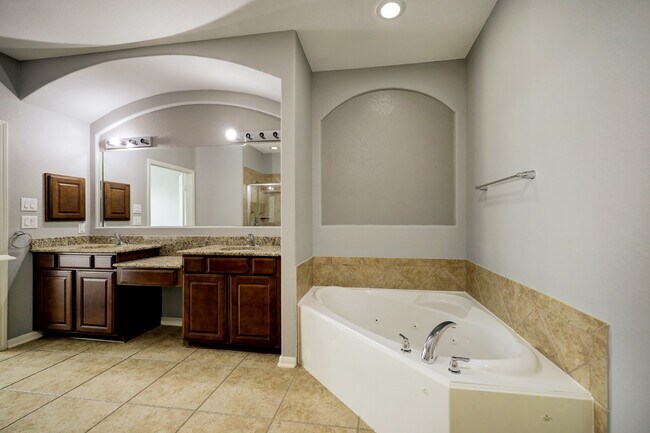 Building Photo - 6631 Larocke Trail