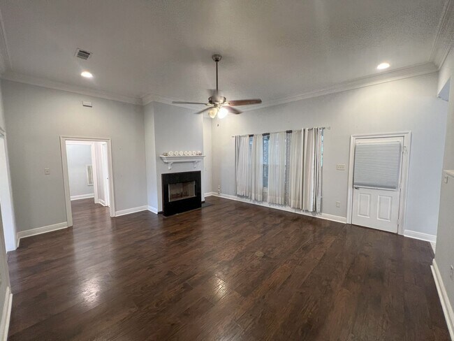 Building Photo - Newly remodeled, 4 bedroom, 2.5 bathroom home in Baton Rouge, LA