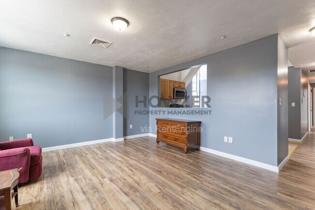 Building Photo - 361 Main St