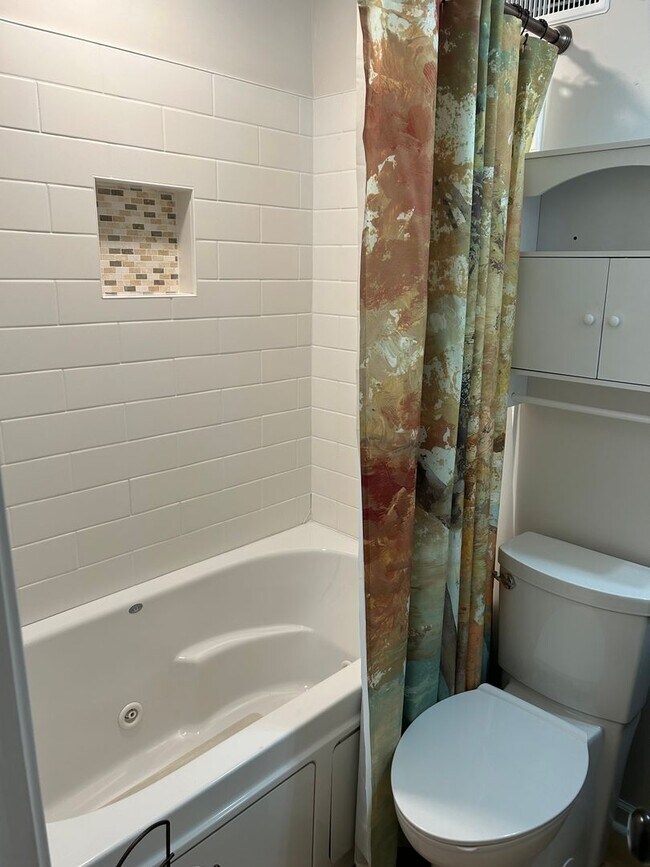Building Photo - Montreat Rental-Lower Level Apartment! **Utilites included!