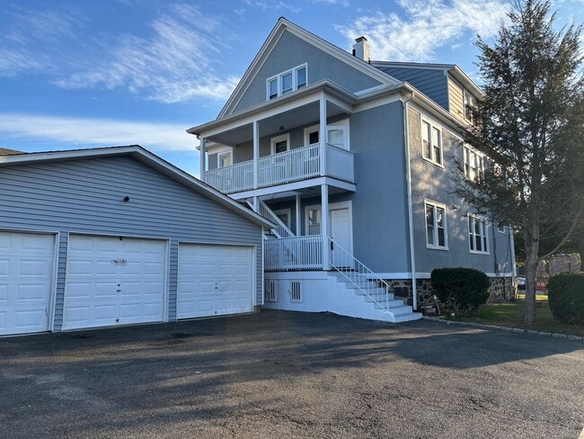 Building Photo - 259 Olivia St