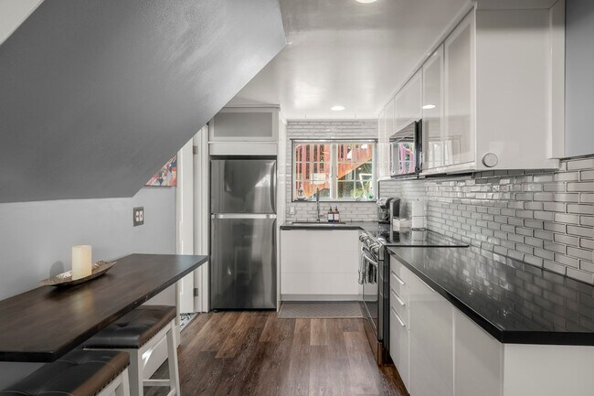 Building Photo - 212 NW 49th St