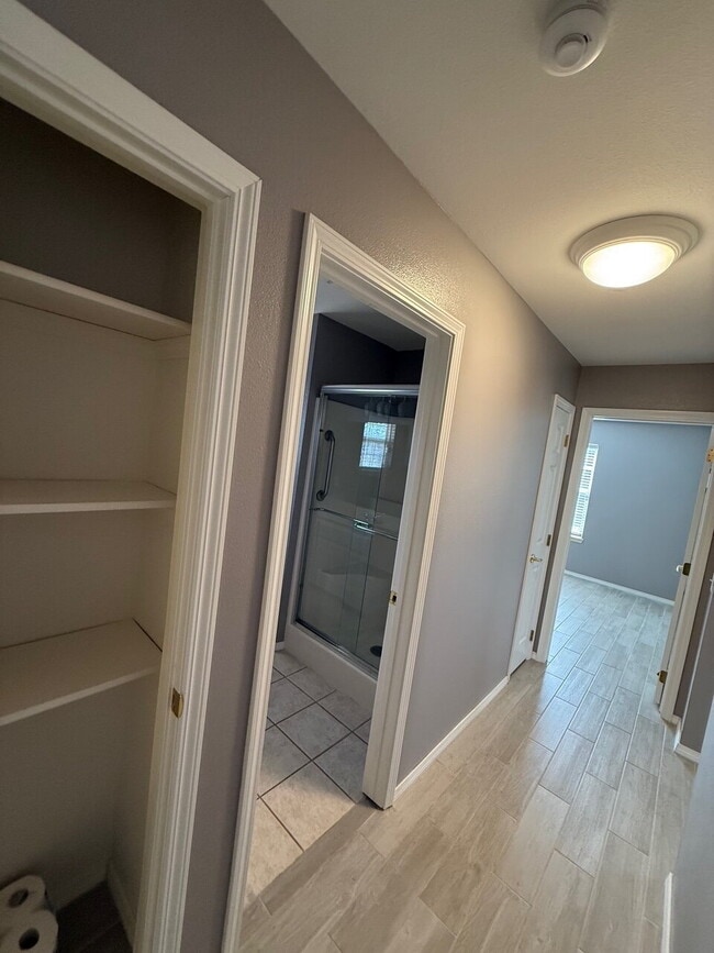 Building Photo - Charming 2-Bedroom in Bella Vista with Large Fenced Backyard!