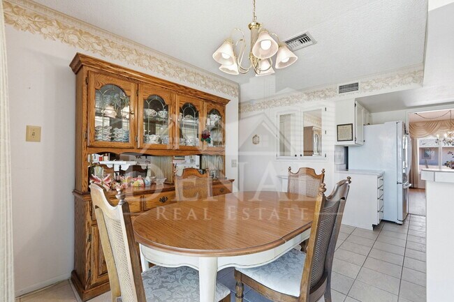 Building Photo - 9807 W Mockingbird Dr