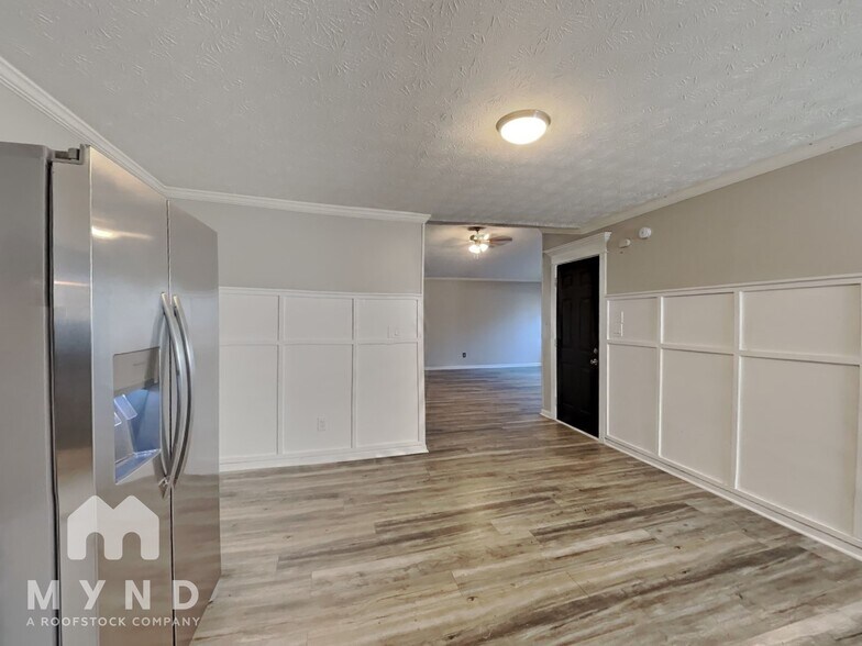 Building Photo - 5801 Meadowview Rd