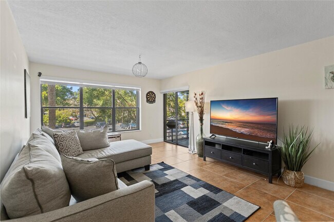 Building Photo - 2312 S Cypress Bend Dr