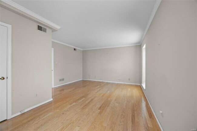 Building Photo - Condo in the Vibrant Clayton district!