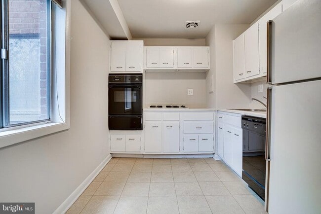 Building Photo - 4110 Mangalore Dr