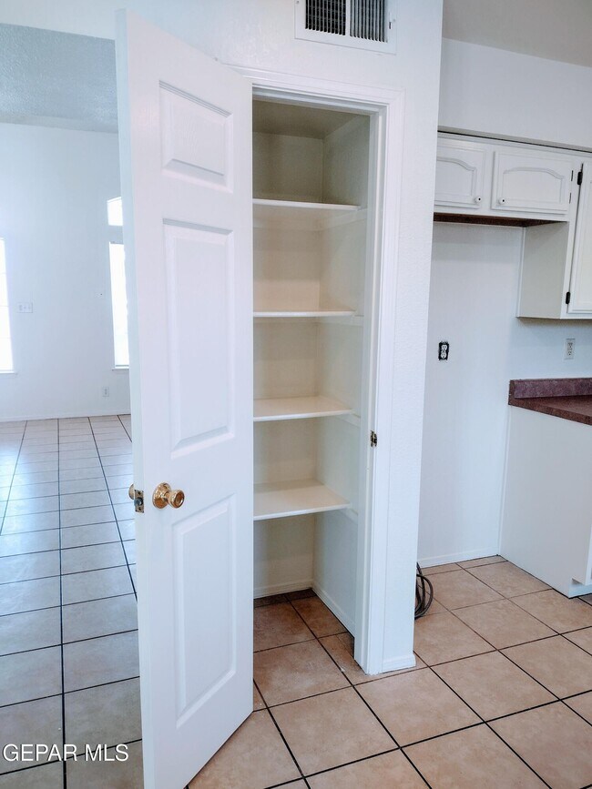 Building Photo - 4620 Loma Linda Cir
