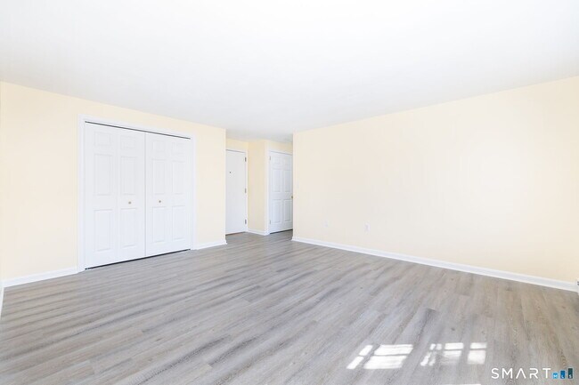 Building Photo - 117 Shadow Ln