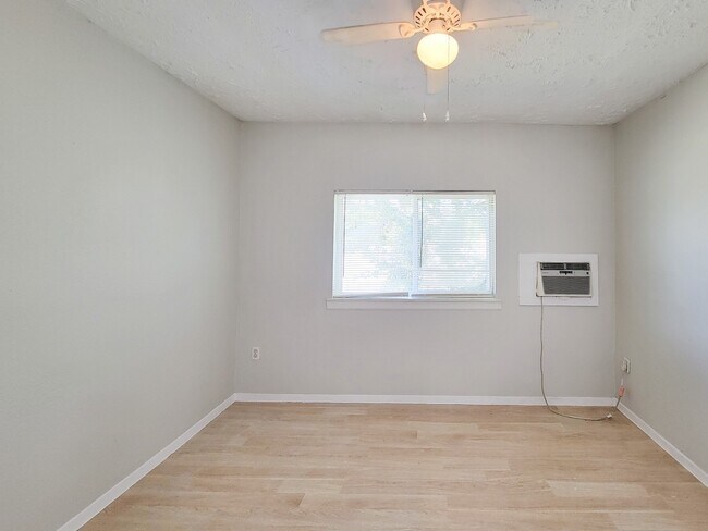Building Photo - 711 Ave A Ave