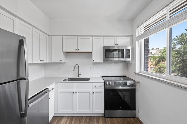 Building Photo - 1326 Corona