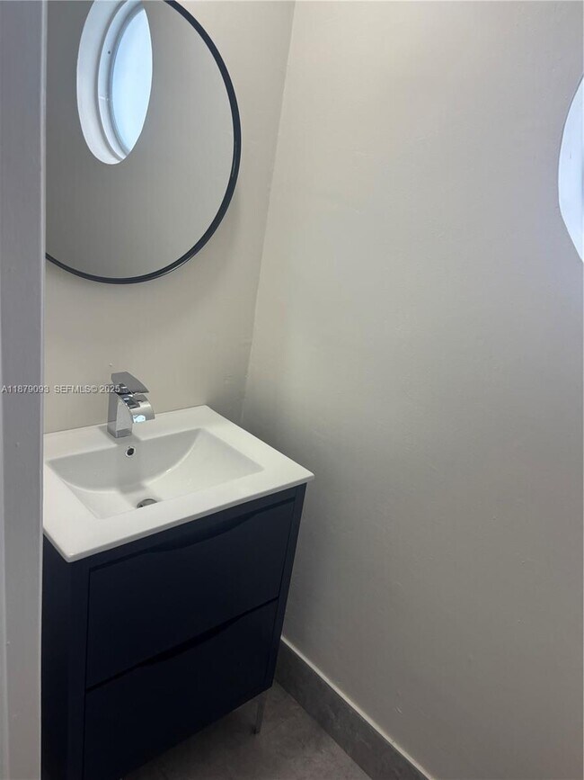 Building Photo - 9435 SW 144th Ct