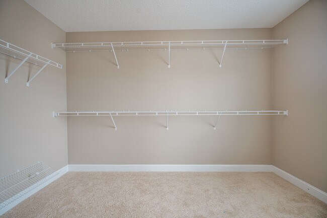 Building Photo - 717 Highgrove Ct