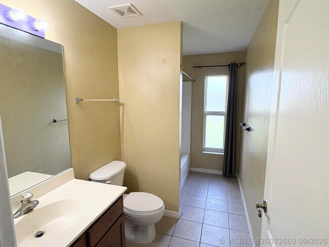 Building Photo - 2182 SW Idaho Ln