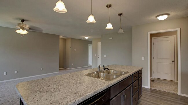 Building Photo - 4 Bedroom Rental Home in Springfield!