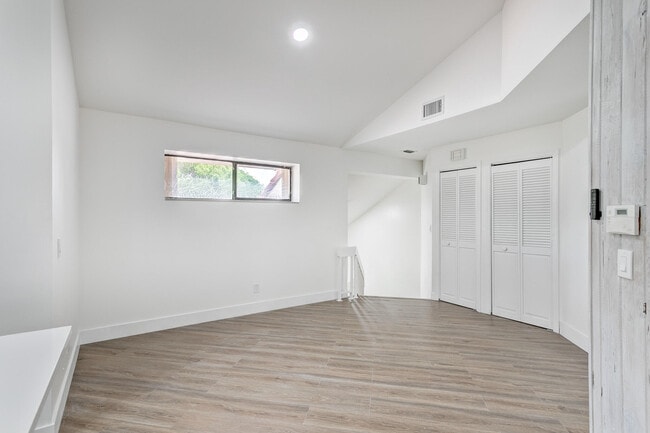 Building Photo - 205 Sea Oats Dr