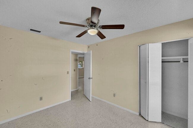 Building Photo - 160 NE Bracken Rd
