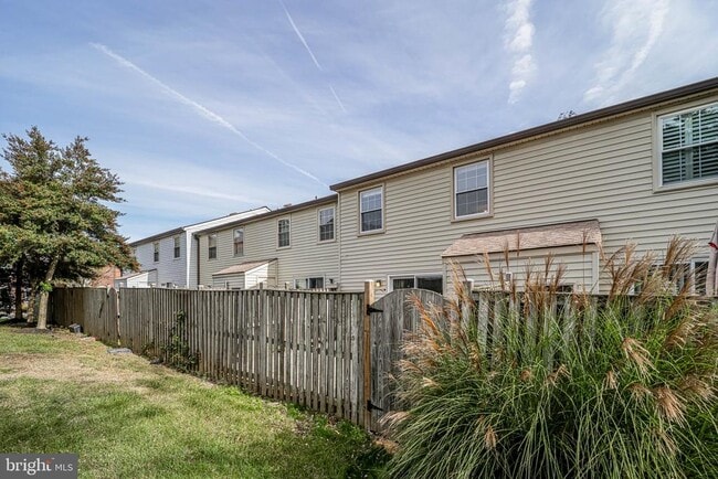 Building Photo - 5759 Independence Cir