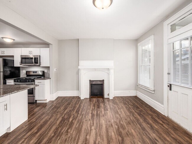 Building Photo - 26 E 2nd Ave