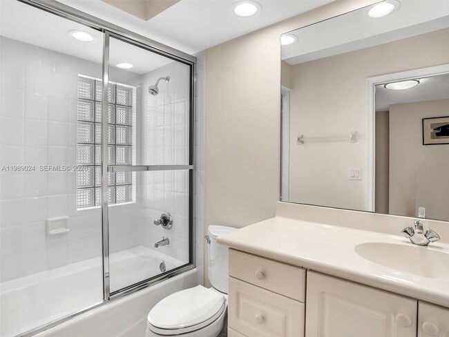 Building Photo - 20780 NE 32nd Ave