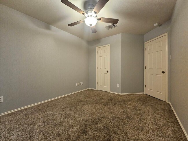 Building Photo - 201 Bluebonnet Tr