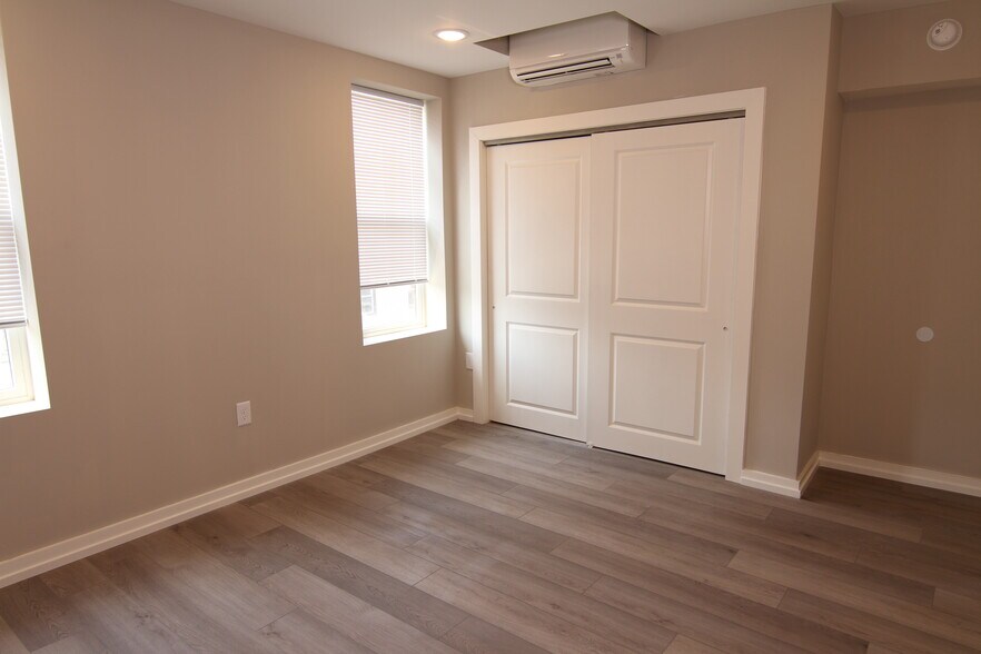 Building Photo - 3945 Baring St