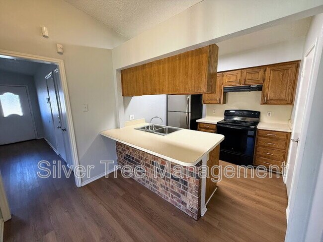 Building Photo - 6847 S Creek Dr