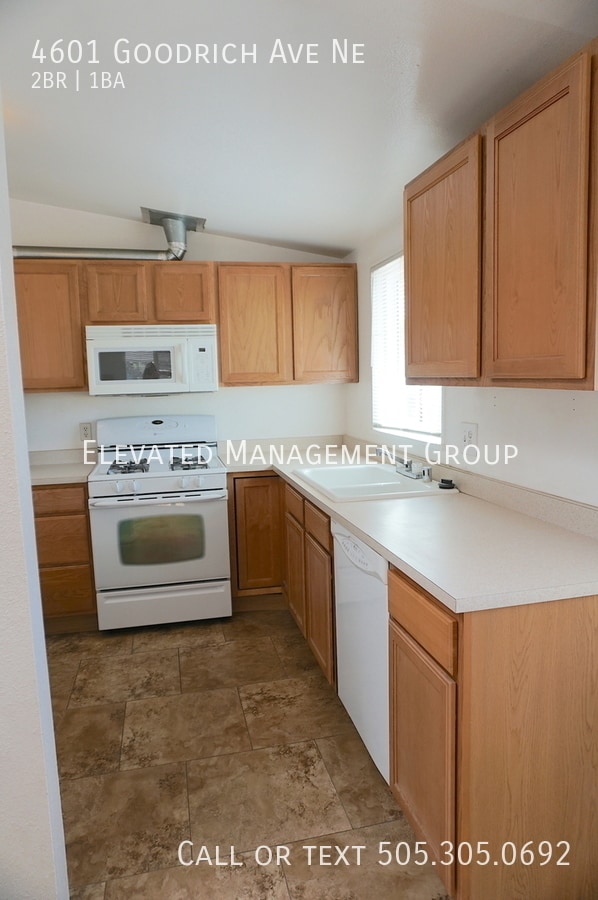 Building Photo - 4601 Goodrich Ave NE