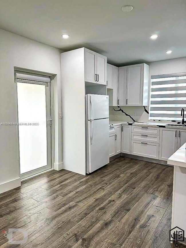 Building Photo - 2100 SW 100th Ave