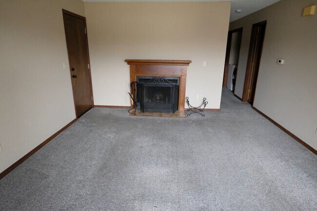 Building Photo - Full Featured Upper 2 Bed, 2 Bath, Garage and Pool