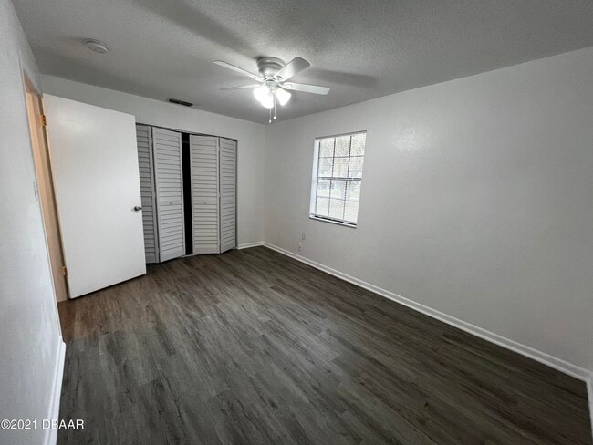 Building Photo - 300 Hopkins Ave