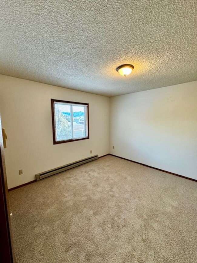 Building Photo - 1605 W Koch St
