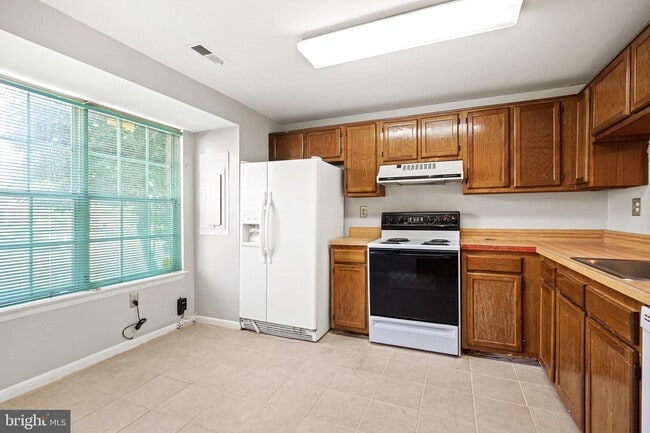 Building Photo - 1635 Forest Park Dr