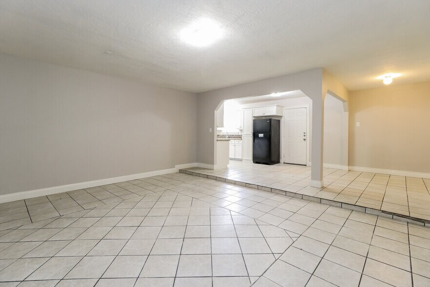 Building Photo - 3035 Cinnamon Glen Dr