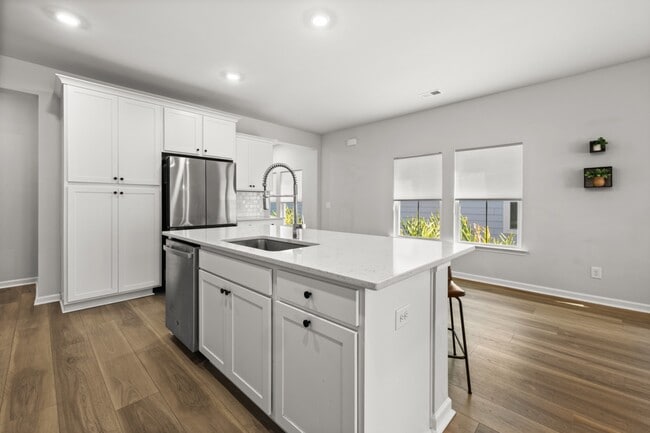 Building Photo - 119 Holloway Hl