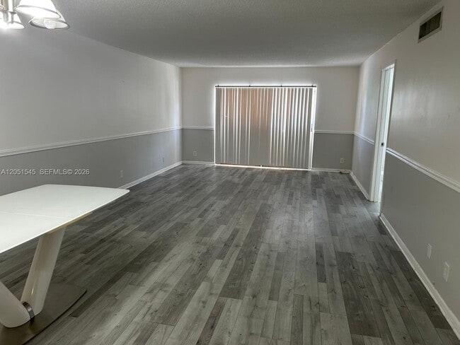 Building Photo - 6100 S Falls Cir Dr