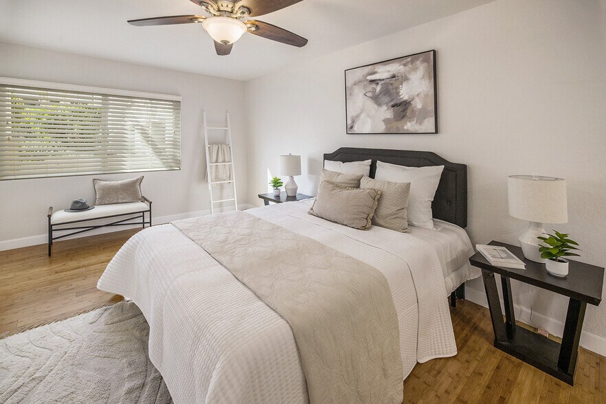 Building Photo - 5605 Friars Rd