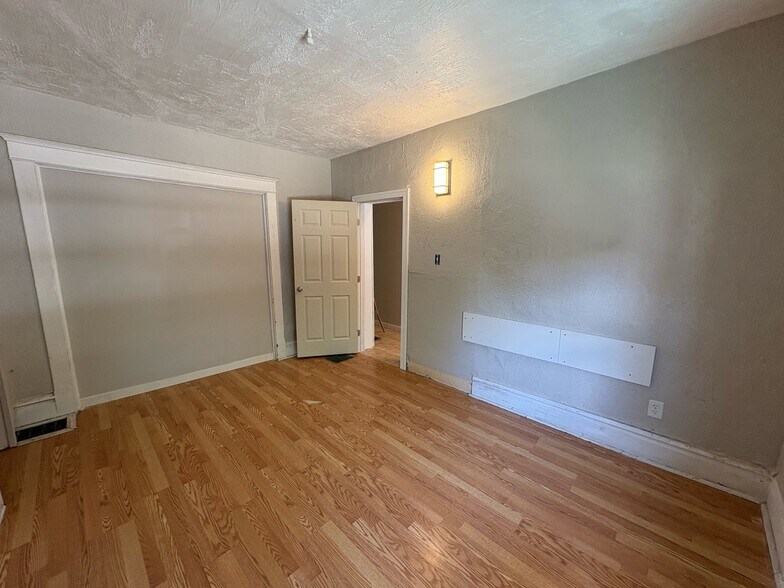 Building Photo - 207 Dunseith St