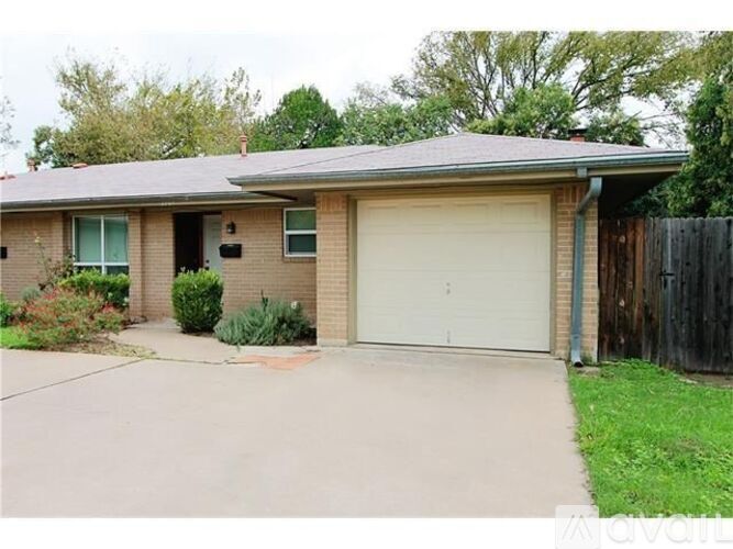Building Photo - 2701 Sweeney Ln