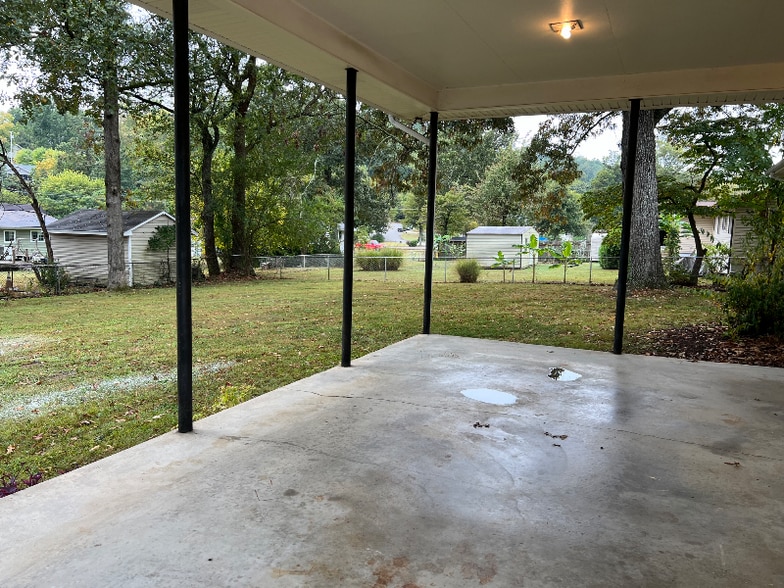 Building Photo - 1334 Ely Rd