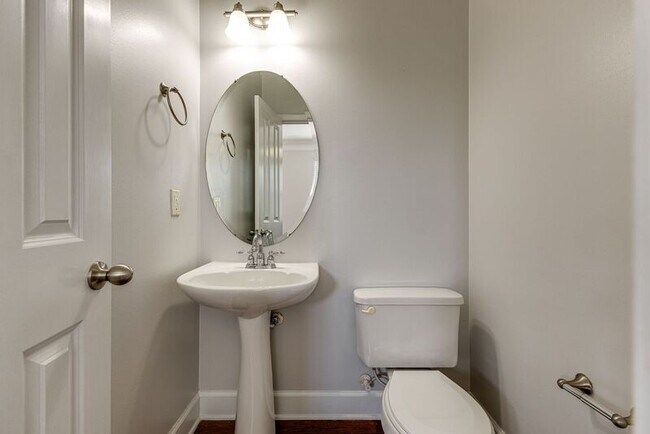 Building Photo - 531 St Jules Ln